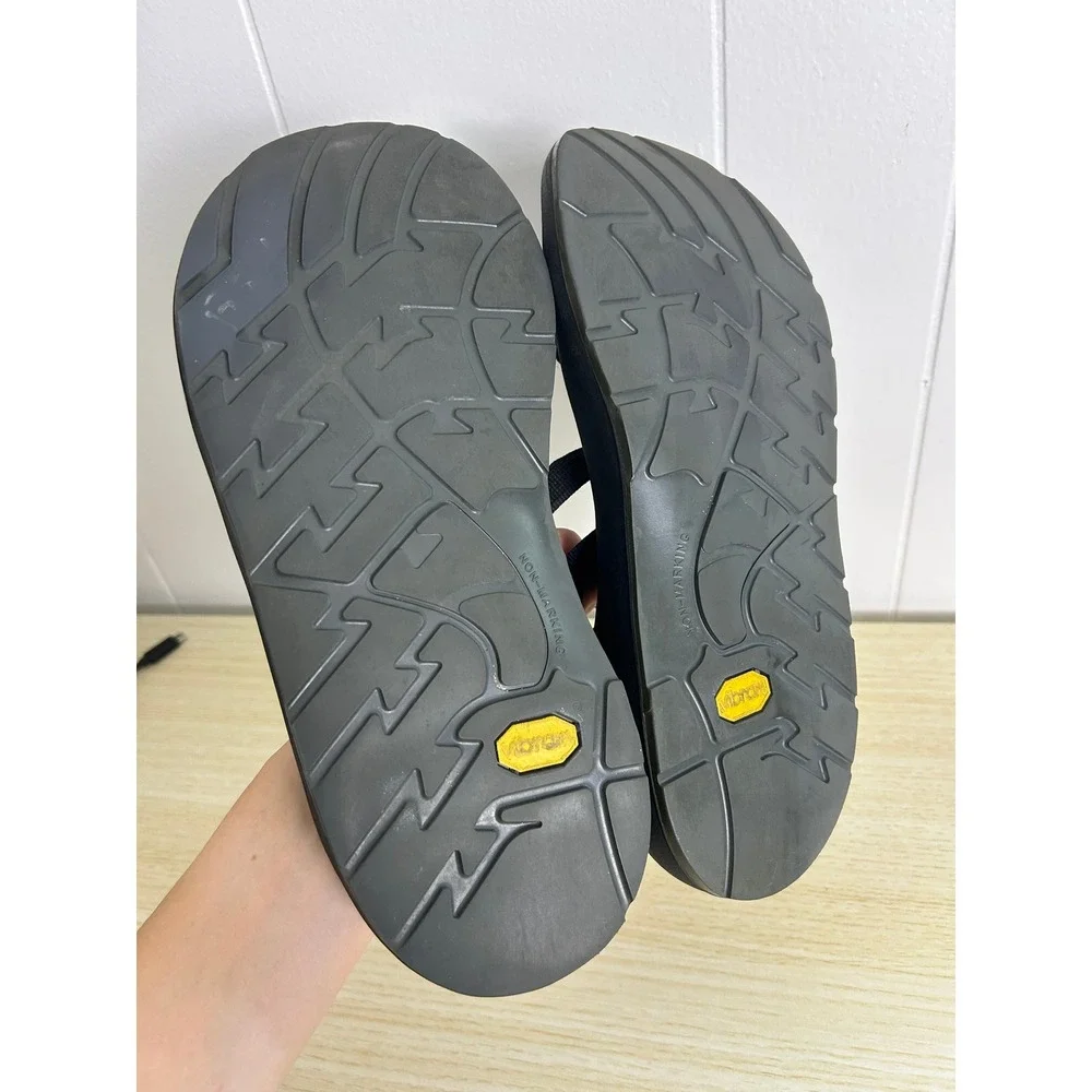 Chaco Sandals Men Size 9 Black Z/2 Classic Strappy Toe Loop Hiking Gorpcore USA